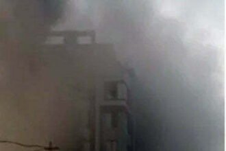 Surat Fire: सूरत में पैकेजिंग कंपनी में लगी भीषण आग