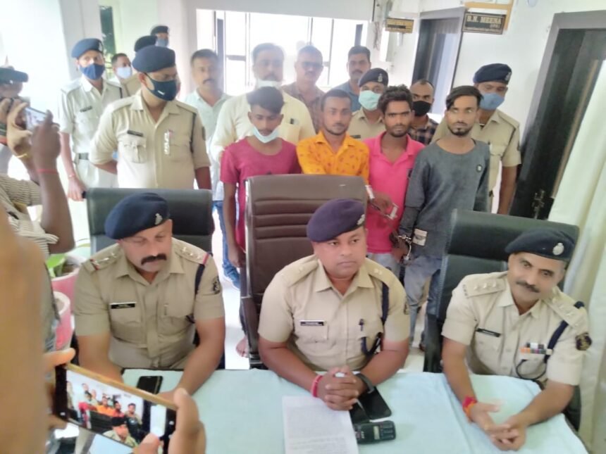 पुलिस की सतर्कता से टली डकैती की बड़ी घटना