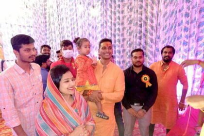 विधायक देवेंद्र यादव ने सहपरिवार किया शहर के दुर्गा पंडालों में देवी मां के दर्शन