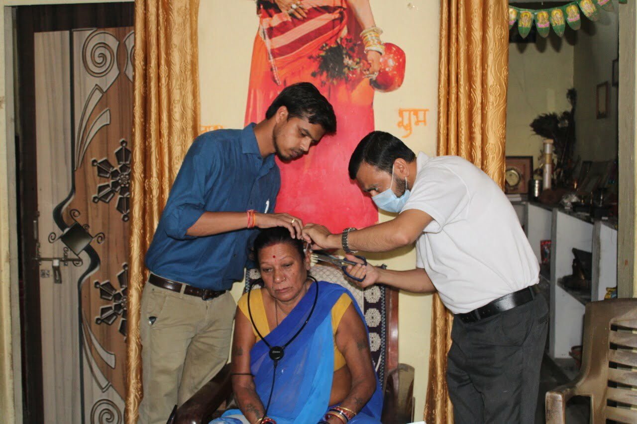 पद्मविभूषण तीजन को मिला हाइटेक नया श्रवणयंत्र