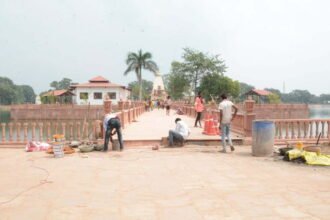 Grand preparations for the ceremony in the courtyard of Maa Kaushalya to cherish the memories related