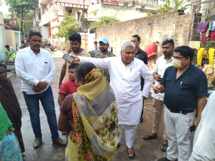 लोगों ने की अमृत मिशन, राशन दुकानों की शिकायत… विधायक वोरा ने कहा- नागरिकों की मूलभूत सुविधा के लिए प्रशासनिक कसावट आवश्यक