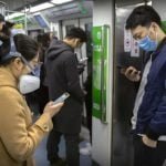 चीन में कोरोना की वापसी से दहशत: फिर से घरों में कैद हुए लोग