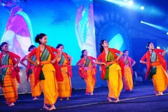 मांदर की थाप, घुंघरूओं की खनक, मधुर स्वर लहरियों और रंग-बिरंगे परिधानों से गुलजार रहा साइंस कॉलेज मैदान