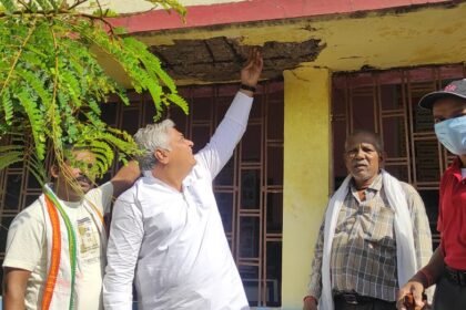 स्कूलों की हालत देख बिफरे विधायक वोरा… कहा- शिक्षा बजट में करोड़ों फिर भी स्कूलों की हालत जर्जर… दहशत के वातावरण में पढऩे बच्चे ना हों मजबूर