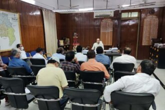 समीक्षा बैठक में कलेक्टर भुरे ने दिए अधिकारियों को निर्देश