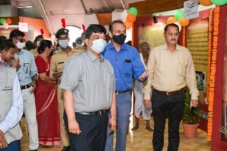 आजादी के अमृत महोत्सव पर चित्र प्रदर्शनी: बीएसपी के निदेशक प्रभारी अनिर्बान दासगुप्ता ने किया प्रदर्शनी का शुभारंभ