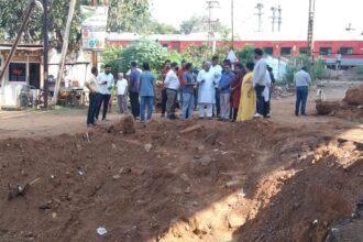 रायपुर नाका और धमधानाका अंडरब्रिज के निर्माण में लेटलतीफी… निरीक्षण के लिए पहुंचे विधायक वोरा ने कहा कलेक्टर स्वयं करें विभागीय कामकाज की समीक्षा