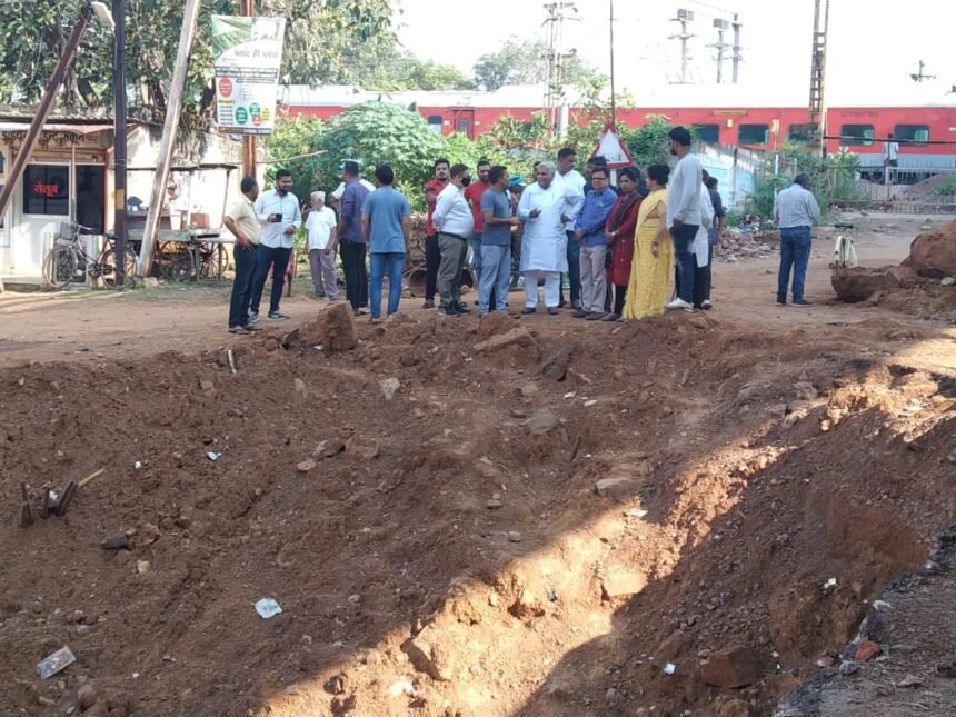रायपुर नाका और धमधानाका अंडरब्रिज के निर्माण में लेटलतीफी… निरीक्षण के लिए पहुंचे विधायक वोरा ने कहा कलेक्टर स्वयं करें विभागीय कामकाज की समीक्षा