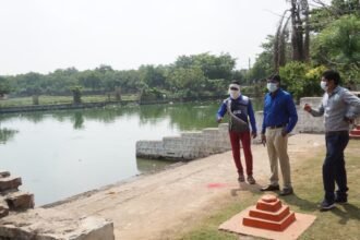 शांति समिति की बैठक में तालाब सफाई की मांग.... दूसरे दिन ही निगमायुक्त ने लिया एक्शन.... तालाब सफाई प्रारंभ