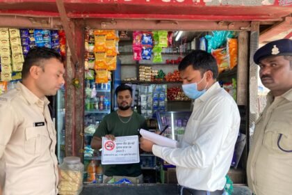 सार्वजनिक स्थलों पर धुम्रपान करने वालों से वसूला गया जुर्माना… सीएचएमओ के निर्देश पर कोटपा एक्ट के तहत कार्रवाई