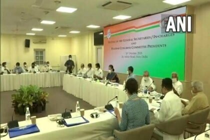 कांग्रेस में मंथन: सोनिया ने पार्टी में अनुशासन और एकजुटता पर जोर दिया, मोदी सरकार पर निशाना साधा