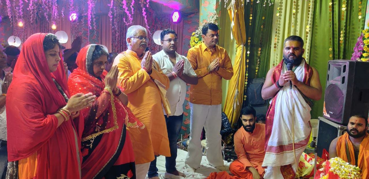 नेता प्रतिपक्ष धरमलाल कौशिक सपरिवार पहुंचे खुर्सीपार: विशेष पूजा-अर्चना के बाद दया सिंह से की लंबी चर्चा…सफल आयोजन के लिए पदाधिकारियों की तारीफ की