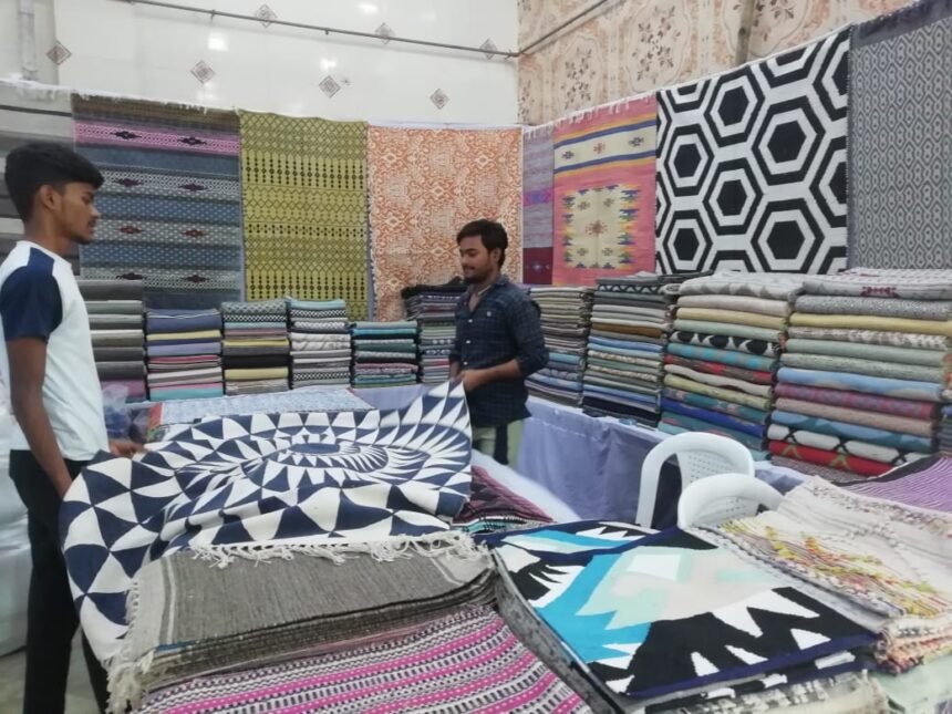 भिलाई में दिवाली धमाका सेल: हैंडलूम, हैंडीक्राफ्ट की आकर्षक रेंज, कीमते ऐसी कि कभी सुना न कभी देखा…. जाने सेल के खास ऑफर्स व डिस्काउंट्स