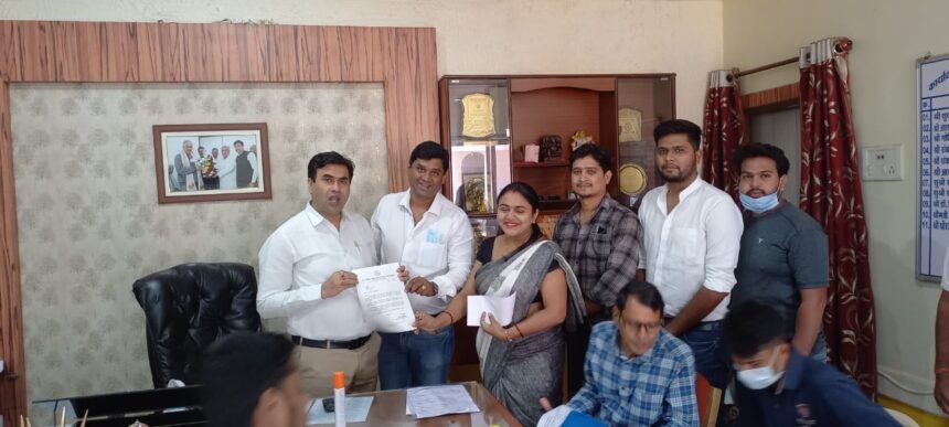 प्रोफेशनल कांग्रेस के प्रतिनिधियों ने की महापौर से मुलाकात… दीपावली व छठ त्योहार पर की तालाबों की सफाई की मांग
