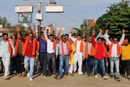 कवर्धा मामले में हिंदू संगठन के साथ दया सिंह के नेतृत्व में बोल बम समिति के सैकड़ों कार्यकर्ताओं ने दिया धरना, एकतरफा कार्रवाई का किया विरोध