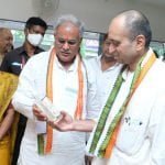 मुख्यमंत्री ने रायपुर के संजीवनी केन्द्र का किया निरीक्षण… संजीवनी केन्द्रों में 120 से अधिक प्रकार के उत्पादों का किया जा रहा है विक्रय