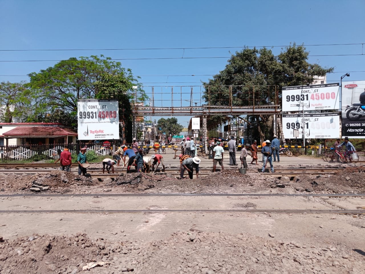 ट्रैक मेंटेनेंस के लिए बंद हुआ सुपेला रेलवे फाटक… फाटक तक आकर लौटते रहे लोग… जाने कितने दिनों तक बंद रहेगा फाटक