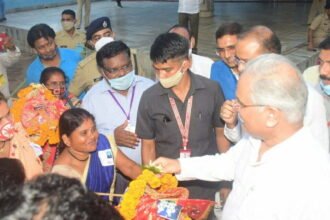 सीएम बघेल पहुंचे मां बमलेश्वरी के दरबार