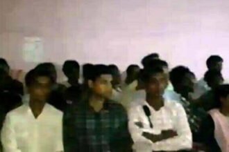 धर्मांतरण पर आधी रात को बवाल, 40 से ज्यादा को बनाया बंधक, पुलिस पहुंची तो संभला मामला