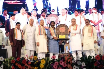 झारखंड के मुख्यमंत्री हेमंत सोरेन बोले: जनजातीय वर्ग के प्रति सम्मान का प्रतीक है राष्ट्रीय आदिवासी नृत्य महोत्सव… छत्तीसगढ़ के मुख्यमंत्री का काम मील का पत्थर साबित होगा