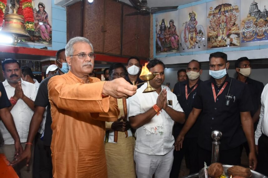 जैसे काशी में भगवान शिव और माँ अन्नपूर्णा एक साथ, वैसे ही कौही में मां काली और भगवान शिव एक साथ… मुख्यमंत्री पहुंचे ग्राम कौही, दर्शन का लिया लाभ, लिफ्ट इरिगेशन परियोजना भी देखी