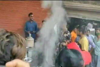 थूक से रोटी सेकने का वीडियो वायरल, होटल का कुक गिरफ्तार, देखें VIDEO