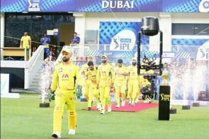 IPL 2020 से बाहर होने वाली सीएसके इस साल सबसे पहले फाइनल में पहुंची, धोनी की 'बूढ़ी टीम' ने ऐसे पलटी बाजी