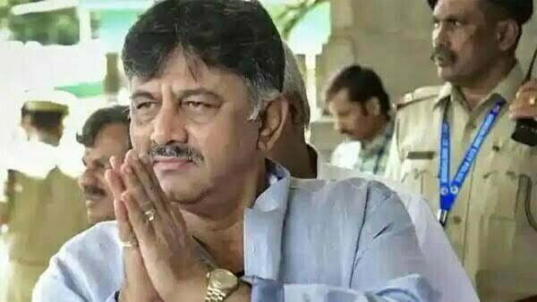 कांग्रेस की मुश्किलें कम नहीं, अब 100 करोड़ की घूसखोरी पर कर्नाटक में कलह, एक नेता सस्पेंड