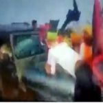 लखीमपुर बवाल: किसानों को रौंदते हुए ऐसे निकल गई गाड़ी, देखे ट्विटर पर शेयर हुआ दर्दनाक वीडियो