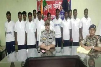 25 जवानों की हत्या में शामिल नक्सली का सरेंडर, मुख्यधारा में लौटे 13 माओवादी