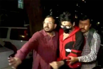 रेव पार्टी केस में बड़ा खुलासा: शाहरुख खान के बेटे आर्यन से पूछताछ, दिल्ली की तीन लड़कियों समेत 13 हिरासत में