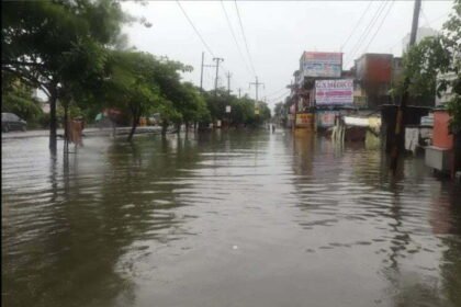 बारिश बनी आफत: बारिश के बाद सड़कें हुईं लबालब, जनजीवन अस्त-व्यस्त, दो लापता, देखें वीडियो