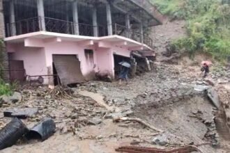 काल बनी बारिश: नौ मजदूर घर में जिंदा दफन, अब तक 16 की मौत, बढ़ सकता है मौतों का आंकड़ा