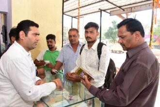 श्री धन्वंतरी मेडिकल स्टोर्स को मिल रहा बेहतर प्रतिसादअच्छा… स्वास्थ्य के क्षेत्र में कम बजट में गुणवत्तापूर्ण दवाएं उपलब्ध कराने से लोग जुट रहे दुकानों में