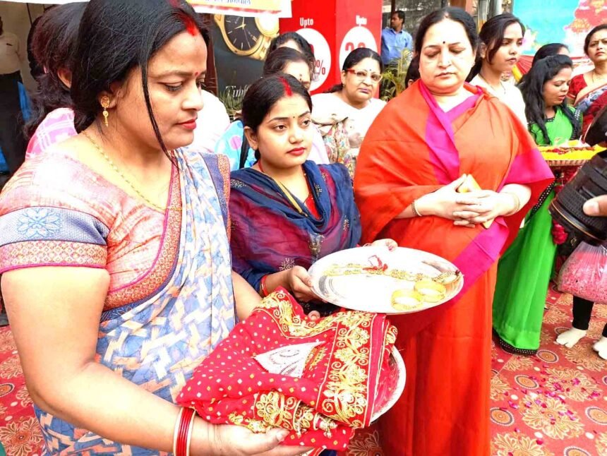 काशी विश्ववनाथ धाम पहुंची मां अन्नपूर्णा की दुर्लभ प्रतिमा... वैदिक मंत्रोच्चार के बीच सीएम योगी ने की अगवानी... विशेषताओं से भरपूर है अन्नपूर्ण की यह प्रतिमा