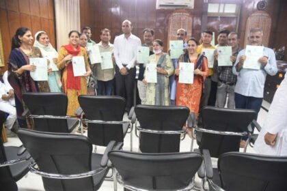 बरसों से लंबित नागरिकता के 14 मामले केवल तीन माह में निपटे… कलेक्टर को अधिकार मिलने से काम में आई तेजी… कलेक्टर ने सभी को सौंपे नागरिकता पत्र