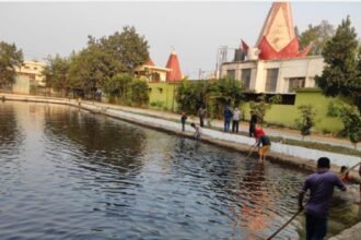 छठ पर्व के लिये तालाबों की सफाई के लिए निगम प्रशासन ने झोंकी ताकत… आयुक्त प्रकाश सर्वे ने लिया जायजा