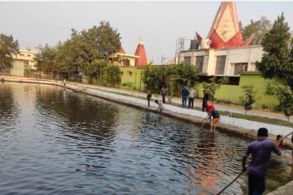 छठ पर्व के लिये तालाबों की सफाई के लिए निगम प्रशासन ने झोंकी ताकत… आयुक्त प्रकाश सर्वे ने लिया जायजा