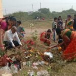 पूजे गए नाग देवता: संतान की सुख समृद्धि के लिए दूध व फल का भोग लगाकर आंध्रवासियों ने की नागदेवता की पूजा