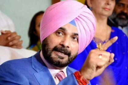 चुनाव से पूर्व बड़ी घोषनाओं को लेकर अपनी ही सरकार पर बरसे सिद्धू: कहा- आखिरी दो महीने लॉलीपॉप दे रही सरकार…. कोई नहीं रहेगा पार्टी के साथ