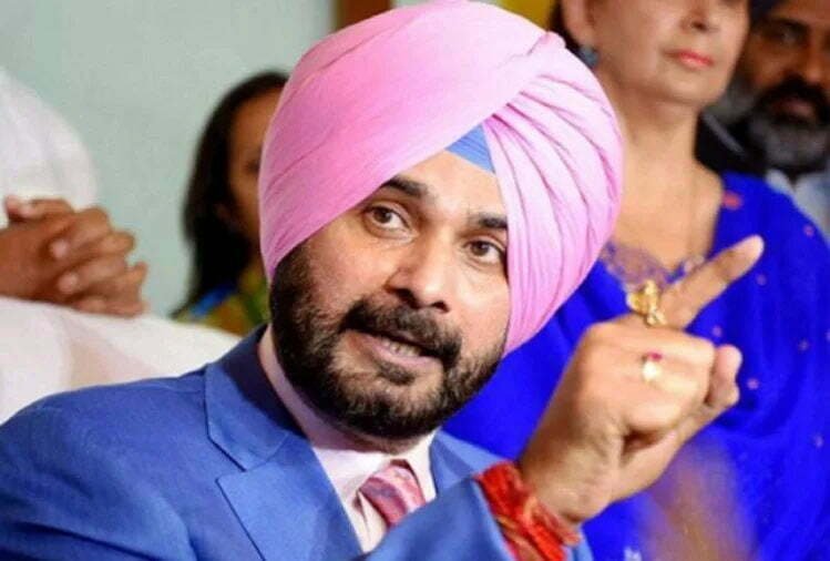 चुनाव से पूर्व बड़ी घोषनाओं को लेकर अपनी ही सरकार पर बरसे सिद्धू: कहा- आखिरी दो महीने लॉलीपॉप दे रही सरकार…. कोई नहीं रहेगा पार्टी के साथ