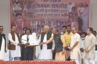 मुख्यमंत्री भूपेश बघेल ने पद्मश्री डॉ. राधेश्याम बारले के अभिनंदन समारोह में कहा- पंथी नृत्य ने बनाई विश्व स्तर पर छत्तीसगढ़ की सांस्कृतिक पहचान