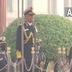 अहम नियुक्ति: एडमिरल हरि कुमार ने संभाला नौसेना प्रमुख का पदभार, मां के पैर छूकर लिया आशीर्वाद