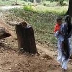 नक्सलियों ने सब इंजीनियर का किया अपहरण, तो रिहाई की गुहार लगाते जंगल निकली पत्नी, की यह अपील