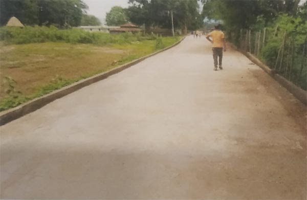 सीसी सड़क निर्माण से ग्रामीण बस्तियों में कीचड़-धूल की समस्याओं से मिल रहा छुटकारा