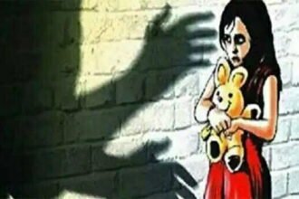 अध्यापक ने नाबालिग छात्रा से की अश्लील हरकत, संबंध बनाने को दिया पैसे का लालच, आरोपी फरार