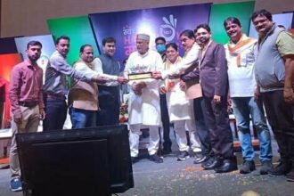 मुख्यमंत्री बघेल ने किया स्वच्छता का हैट्रिक महोत्सव कार्यक्रम में महापौर और आयुक्त, सभापति को किया सम्मानित