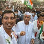 पदायात्रा के दौरान विधायक देवेंद्र यादव के साथ सीएम ने लिया जलेबी चौक की जलेबी का स्वाद