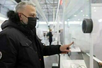 चौतरफा पाबंदियों पर छलका साउथ अफ्रीका का दर्द, कहा- ओमीक्रॉन का पता लगाने की दी जा रही सजा